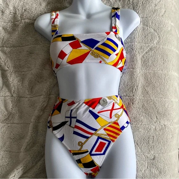 Bikini - Picture 1 of 2